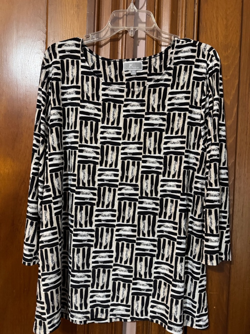 JM Collection Black and White Geometric Long Sleeve Scoop Neck Top